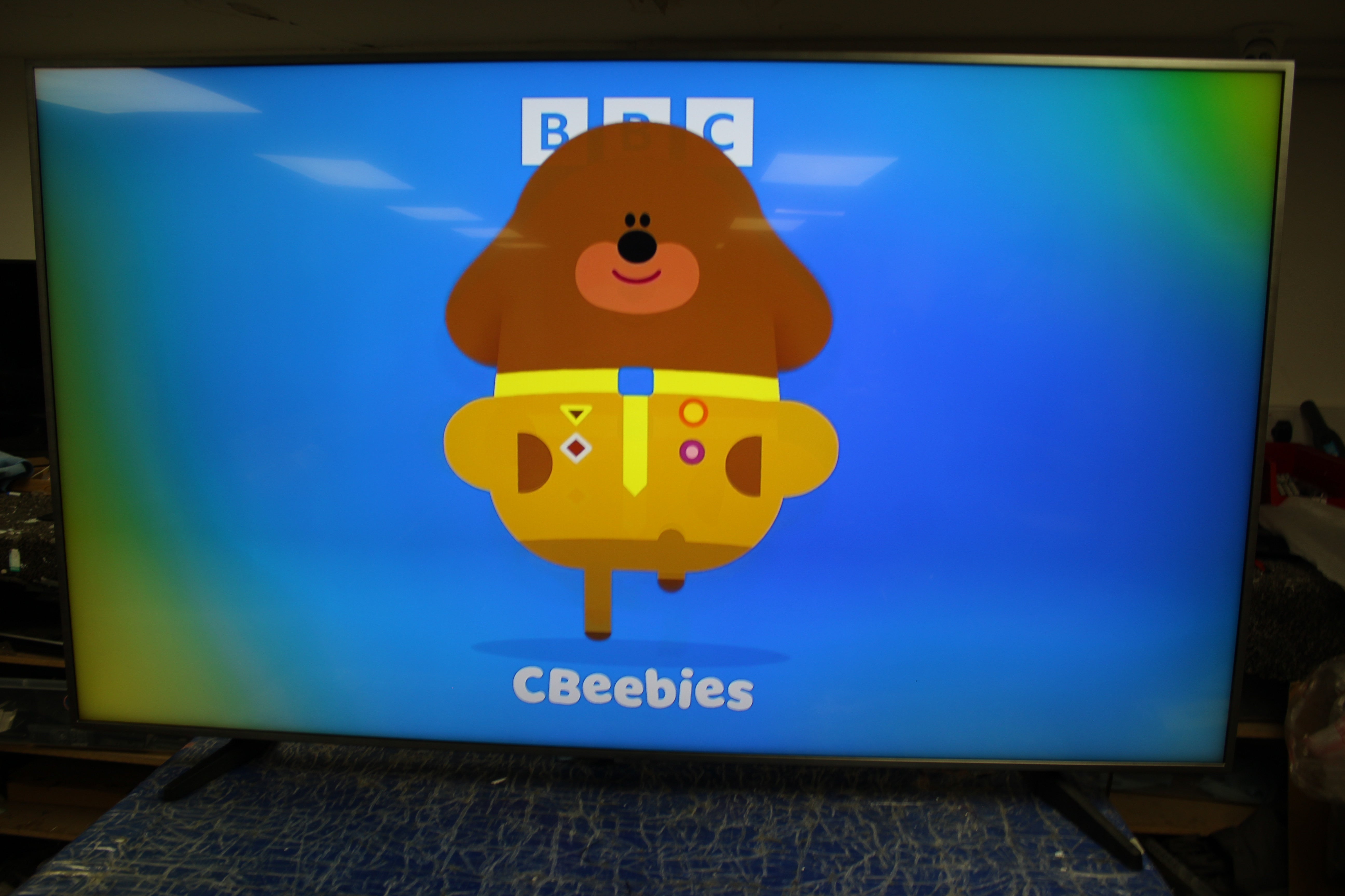 65" Samsung QE65Q67RATXXU Premium 4K UHD HDR QLED TV - Electronic World TV